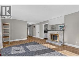 176-178 Ayer Avenue, photo 5