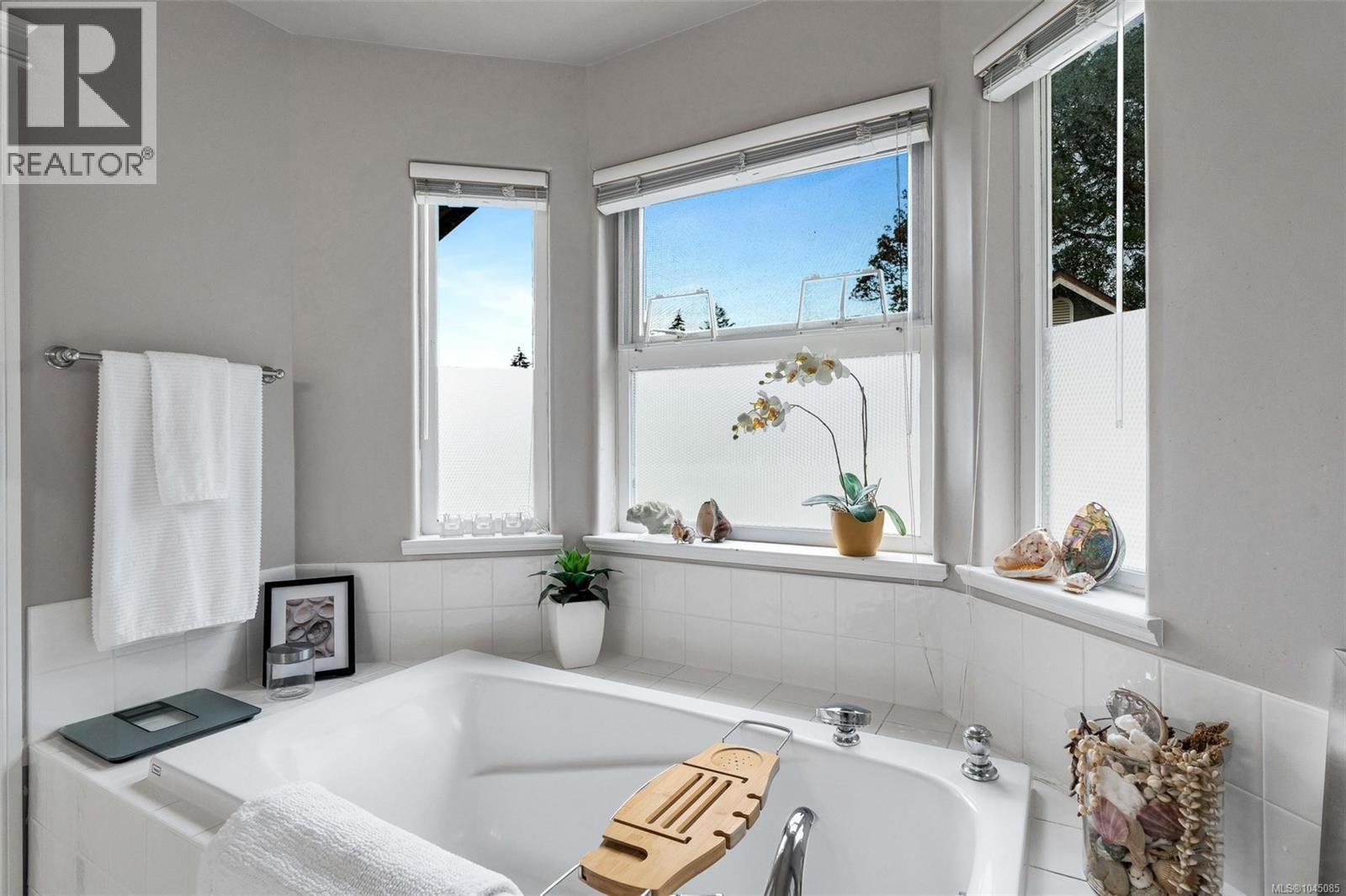 3549 Sun Estate - Image 15