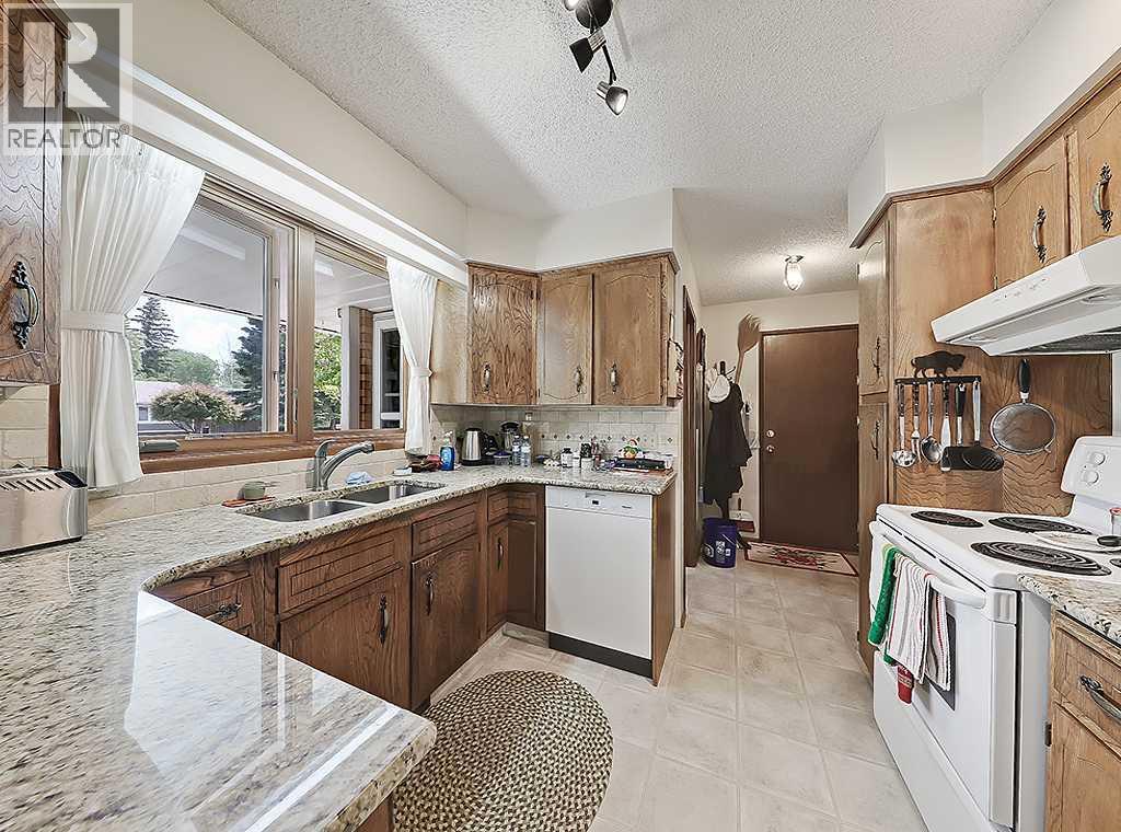 230 Oakwood Place SW - Image 4