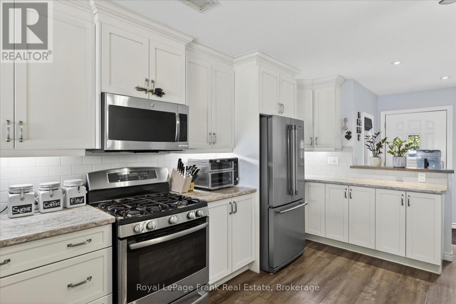 944 BIRCHCLIFF DRIVE - 16