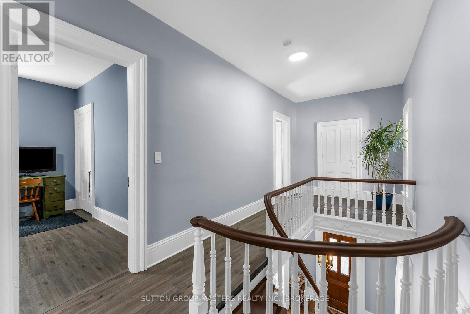 14 WILTSE STREET E - 24