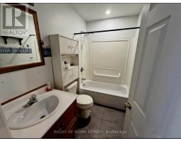 Bathroom - 113 Anglesea Street, Goderich), ON N7A1V2 Photo 9