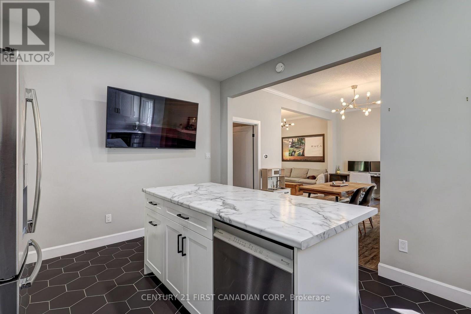 544 PALL MALL STREET - Image 35