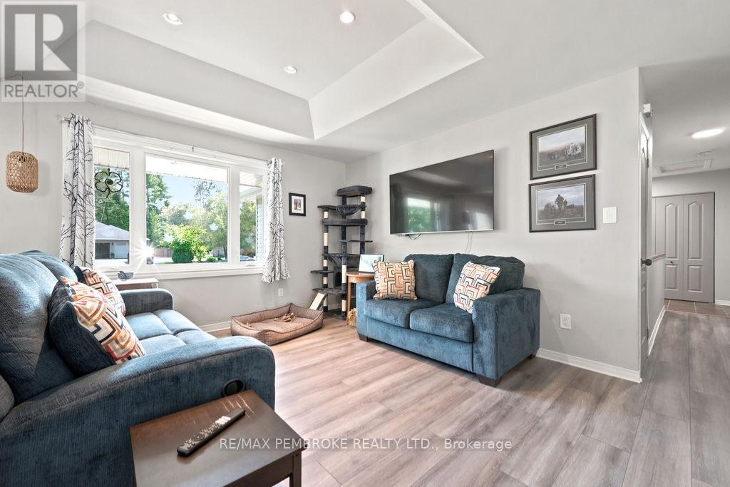256 ORIOLE CRESCENT - Image 18