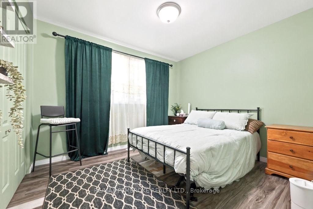256 ORIOLE CRESCENT - Image 33