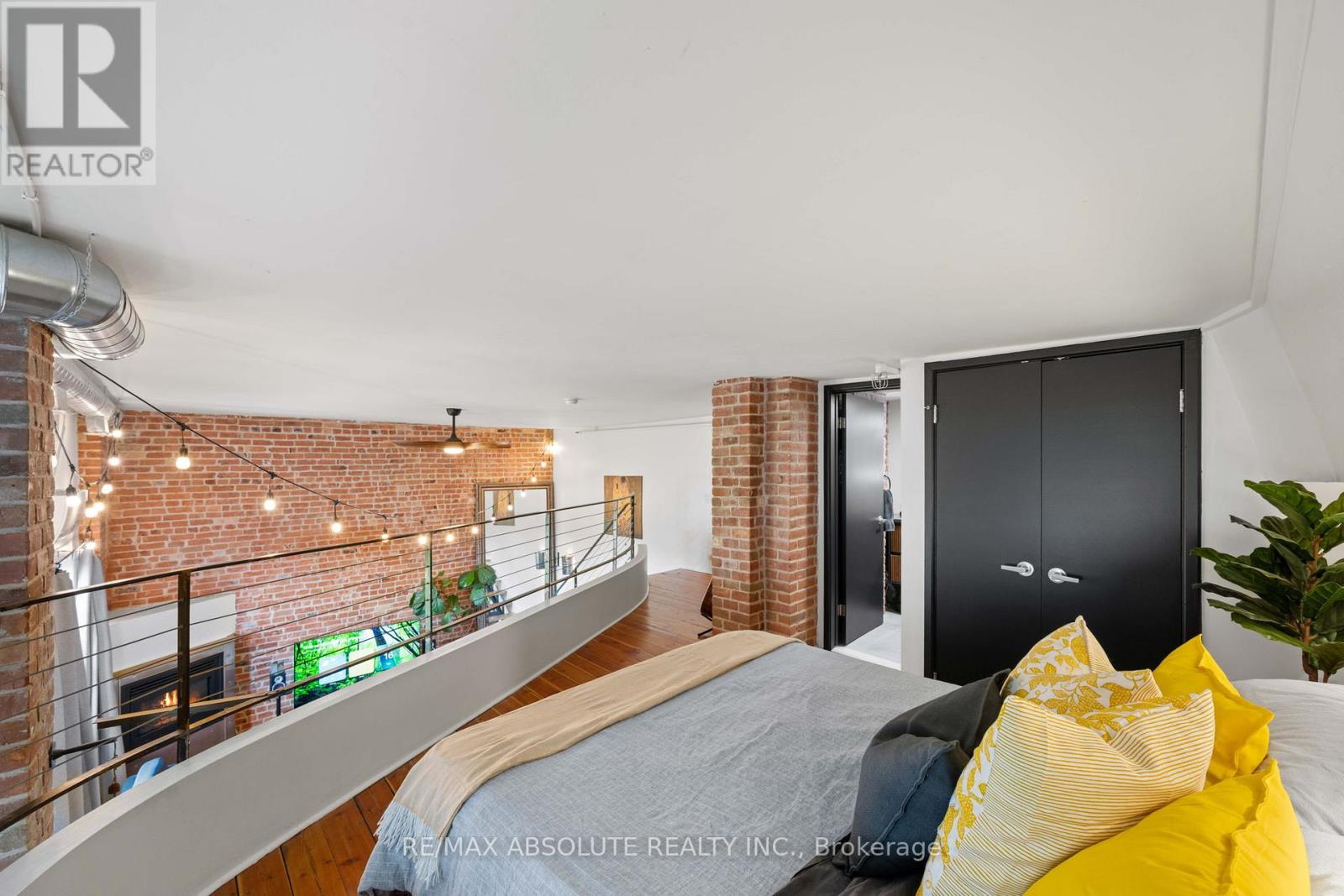 #404 589 RIDEAU STREET - 29