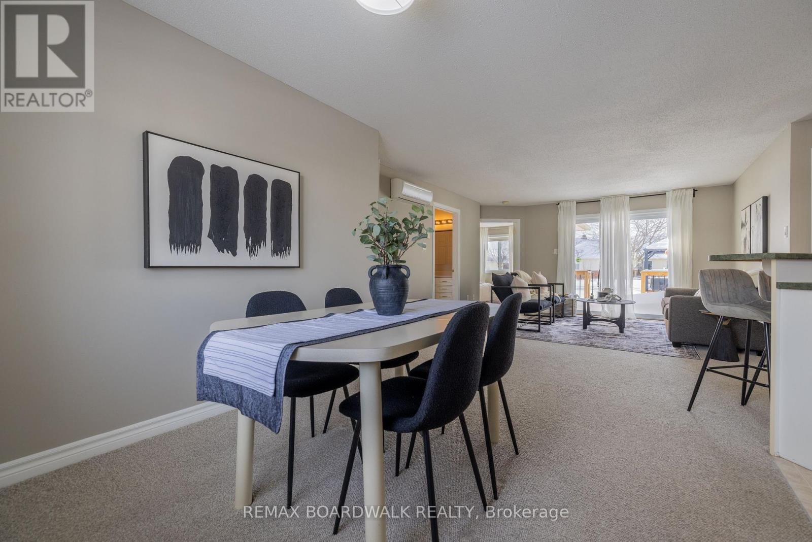 2 Bed, 1 Bath House for Sale in Ottawa – 206 OAK LEAF PRIVATE, Ottawa – MLS# X13641066 - Image 8