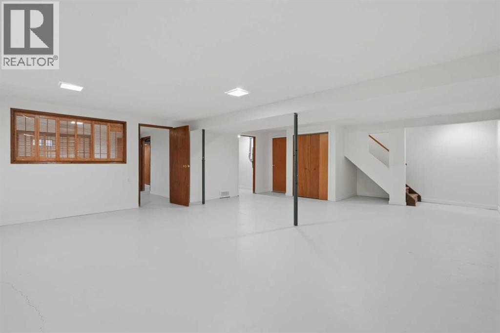731 Queensland Drive SE - Image 29