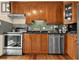 303 412 Twelfth Street, New Westminster, BC V3M6R2 Photo 8