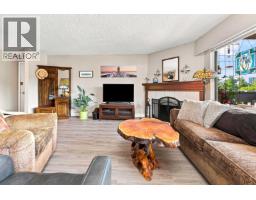 1059 Old Lillooet Road, North Vancouver, BC V7J3H6 Photo 7