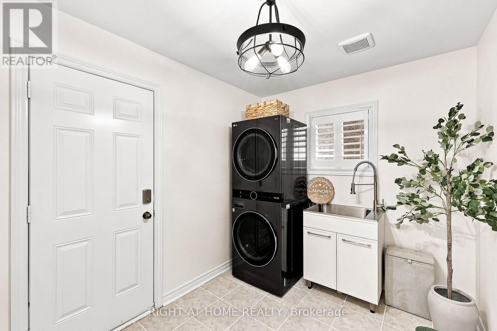 179 CACHET BOULEVARD - Image 17