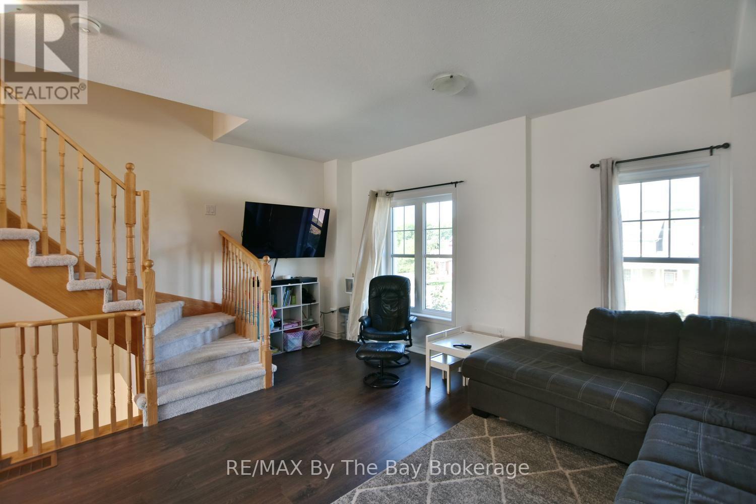 16 VILLAGE GATE DRIVE - Image 25