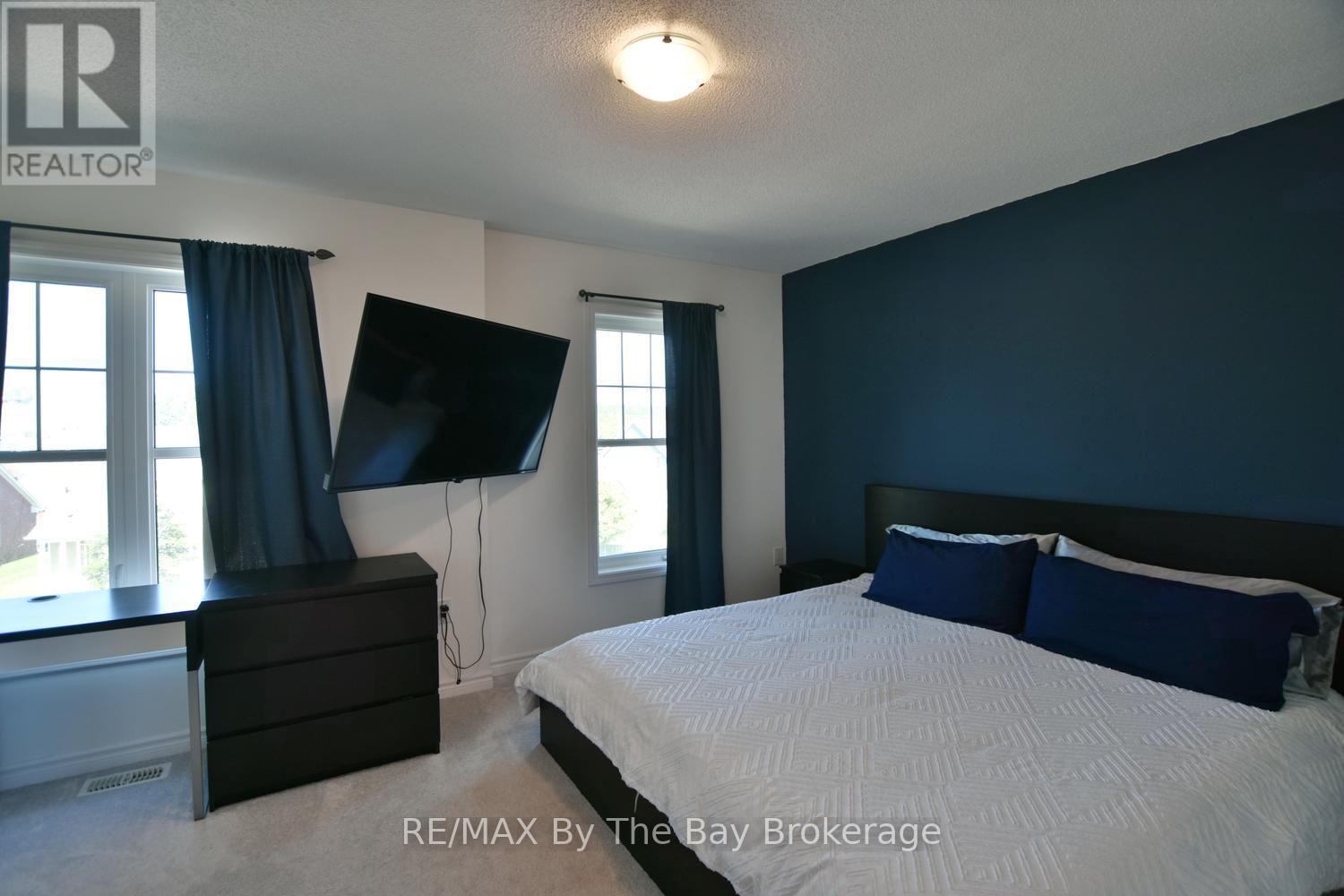 16 VILLAGE GATE DRIVE - Image 33