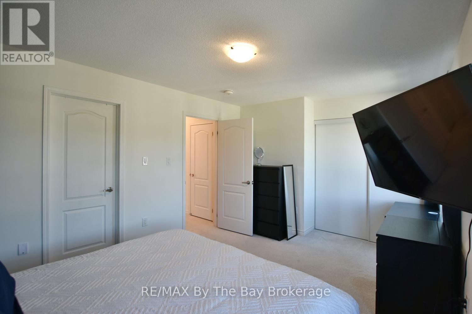 16 VILLAGE GATE DRIVE - 35