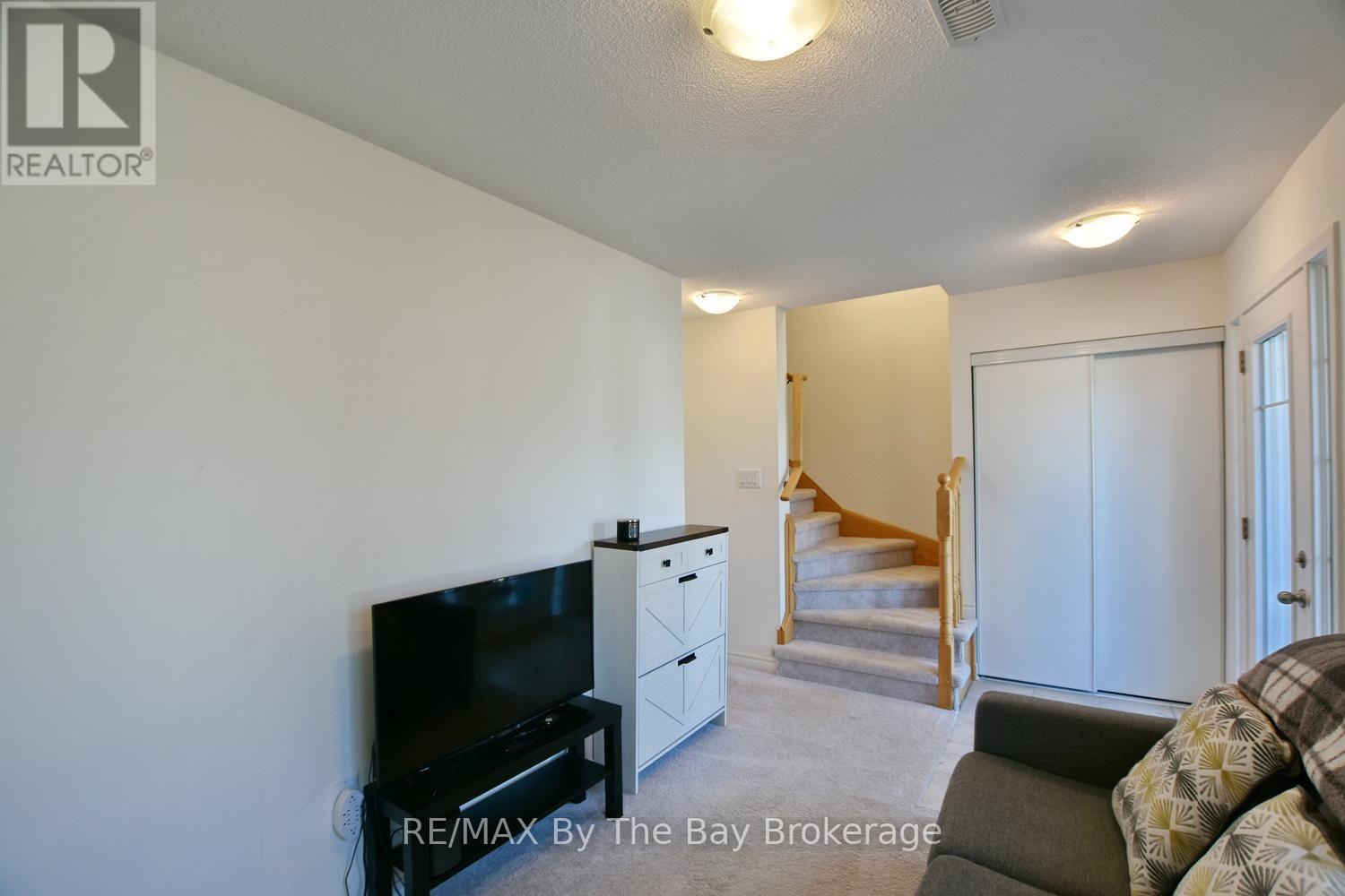 16 VILLAGE GATE DRIVE - Image 9