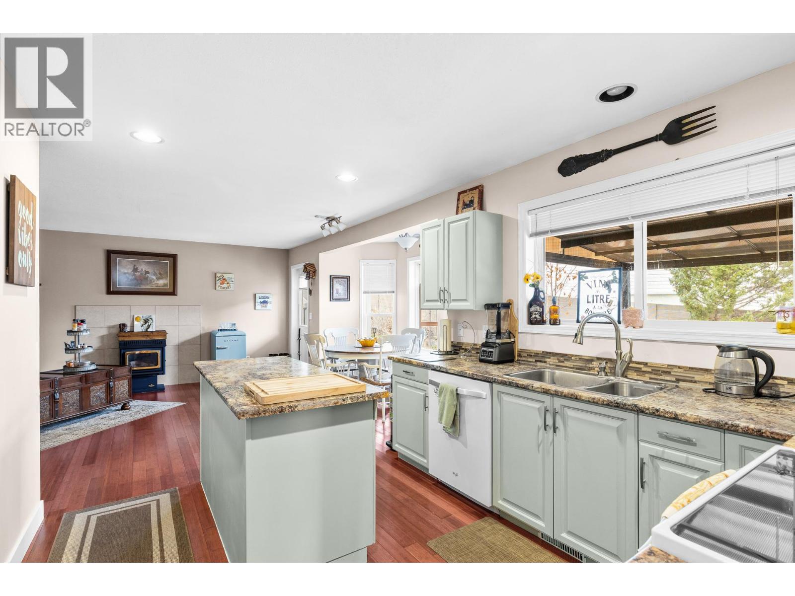 4210 6th Avenue, Peachland