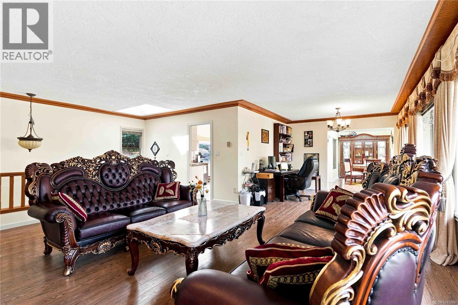 4355 Emily Carr Dr - 10