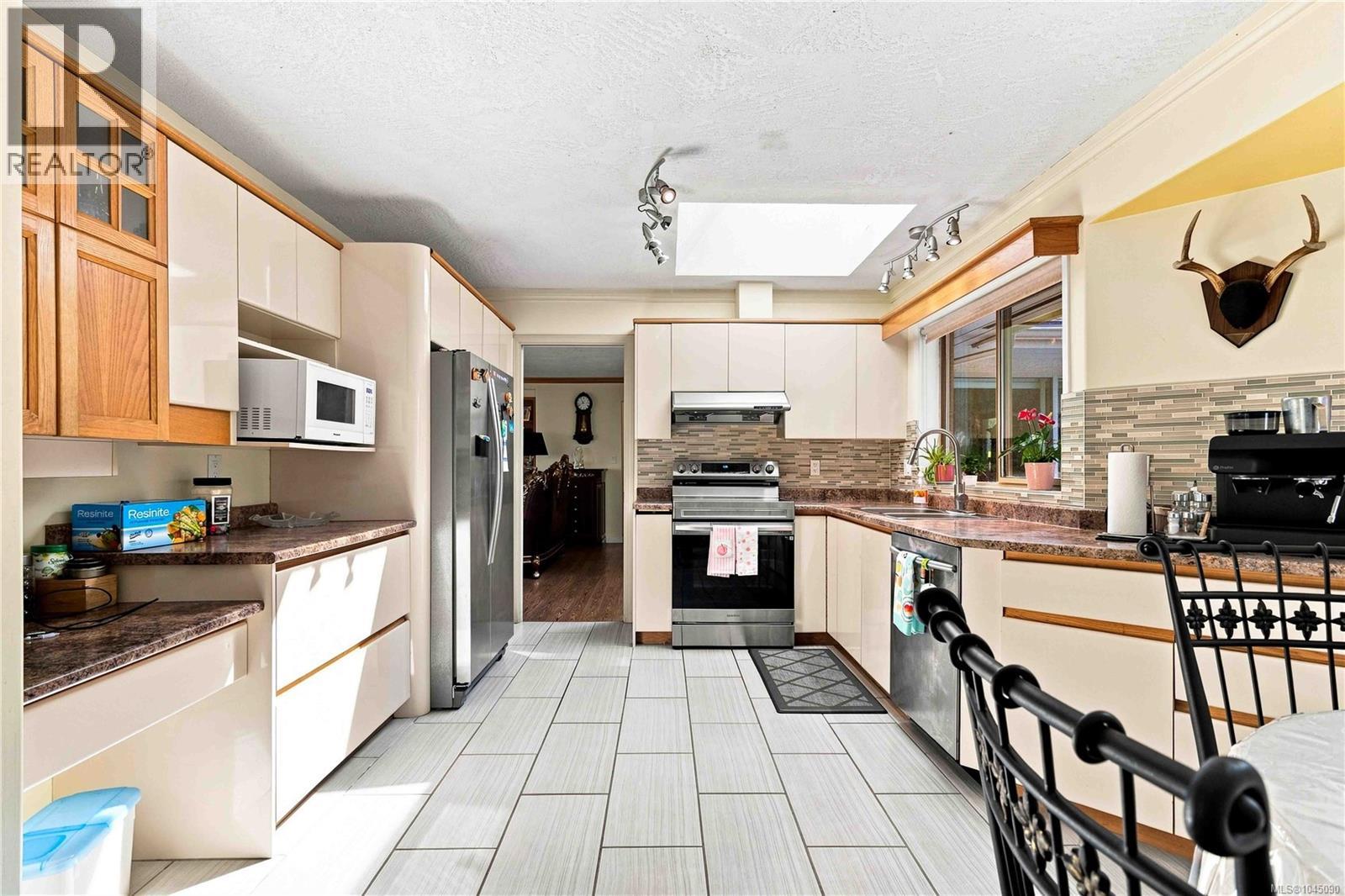 4355 Emily Carr Dr - Image 19