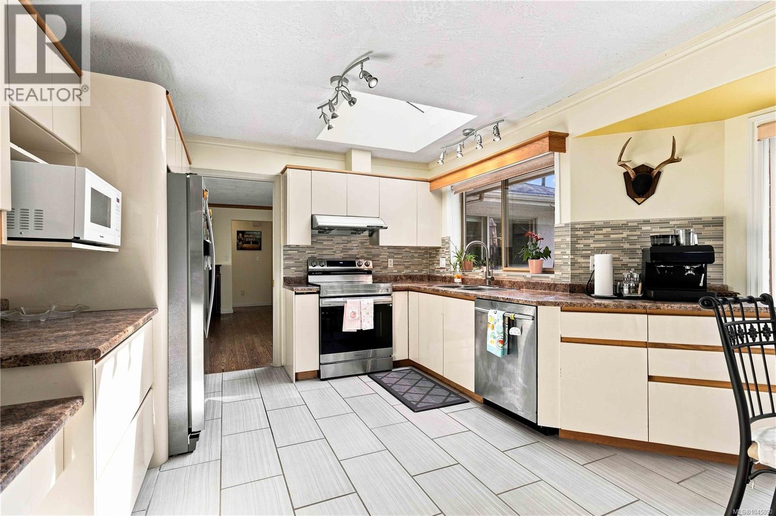 4355 Emily Carr Dr - Image 20