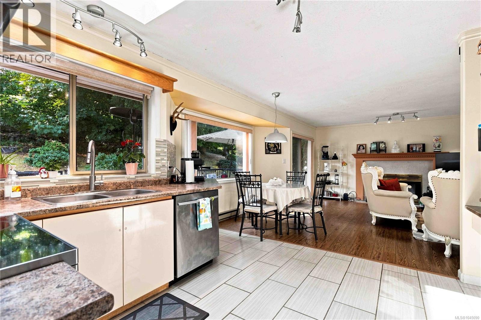 4355 Emily Carr Dr - Image 21