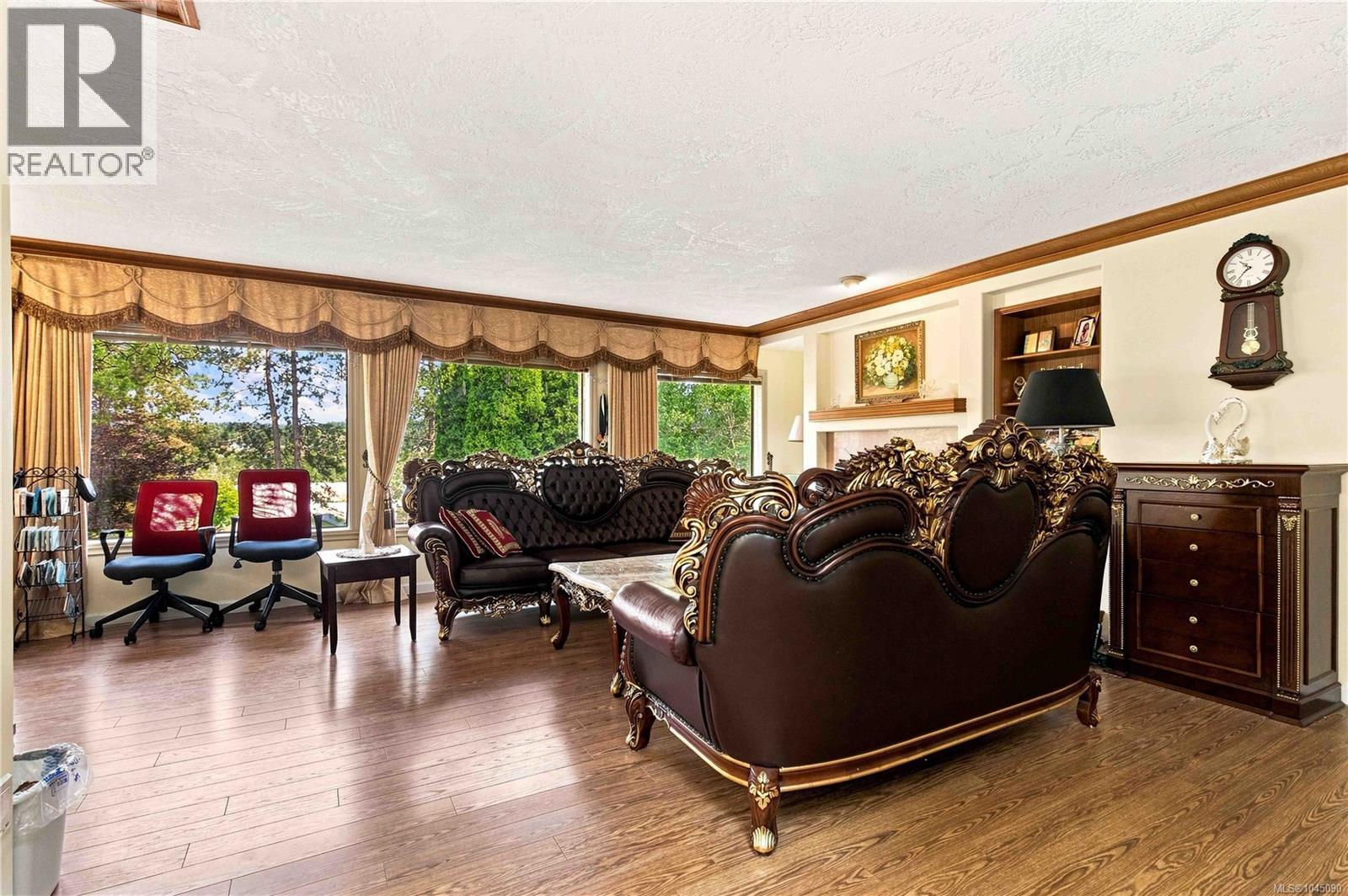 4355 Emily Carr Dr - Image 9