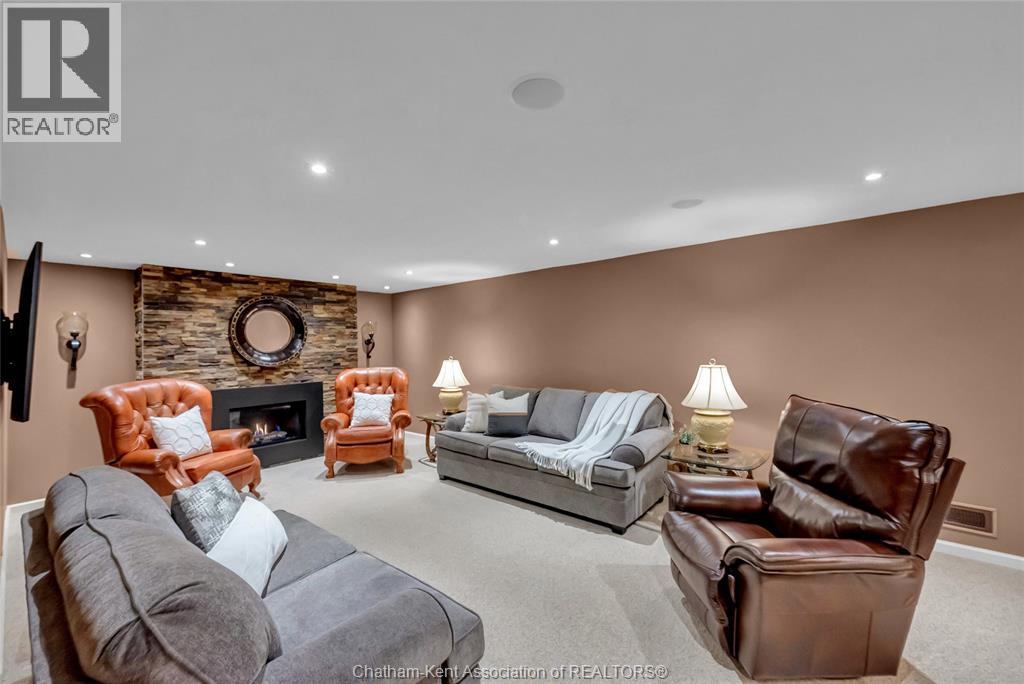 27 Cramar CRESCENT - 39