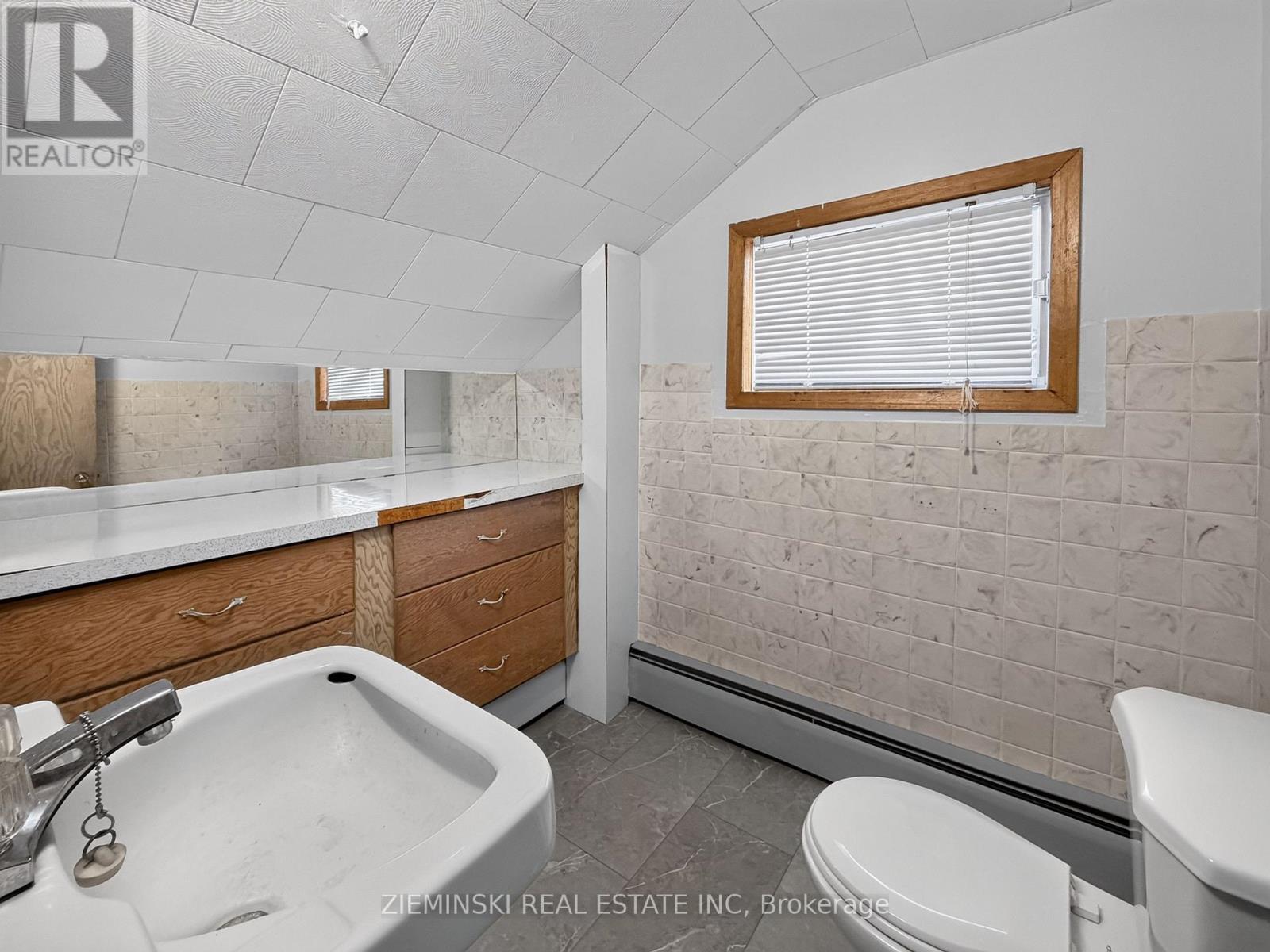 208 MARION STREET - 24