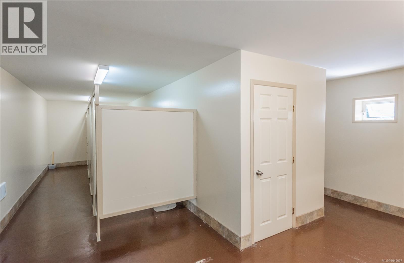 #29 8631 South Shore Rd - Image 40