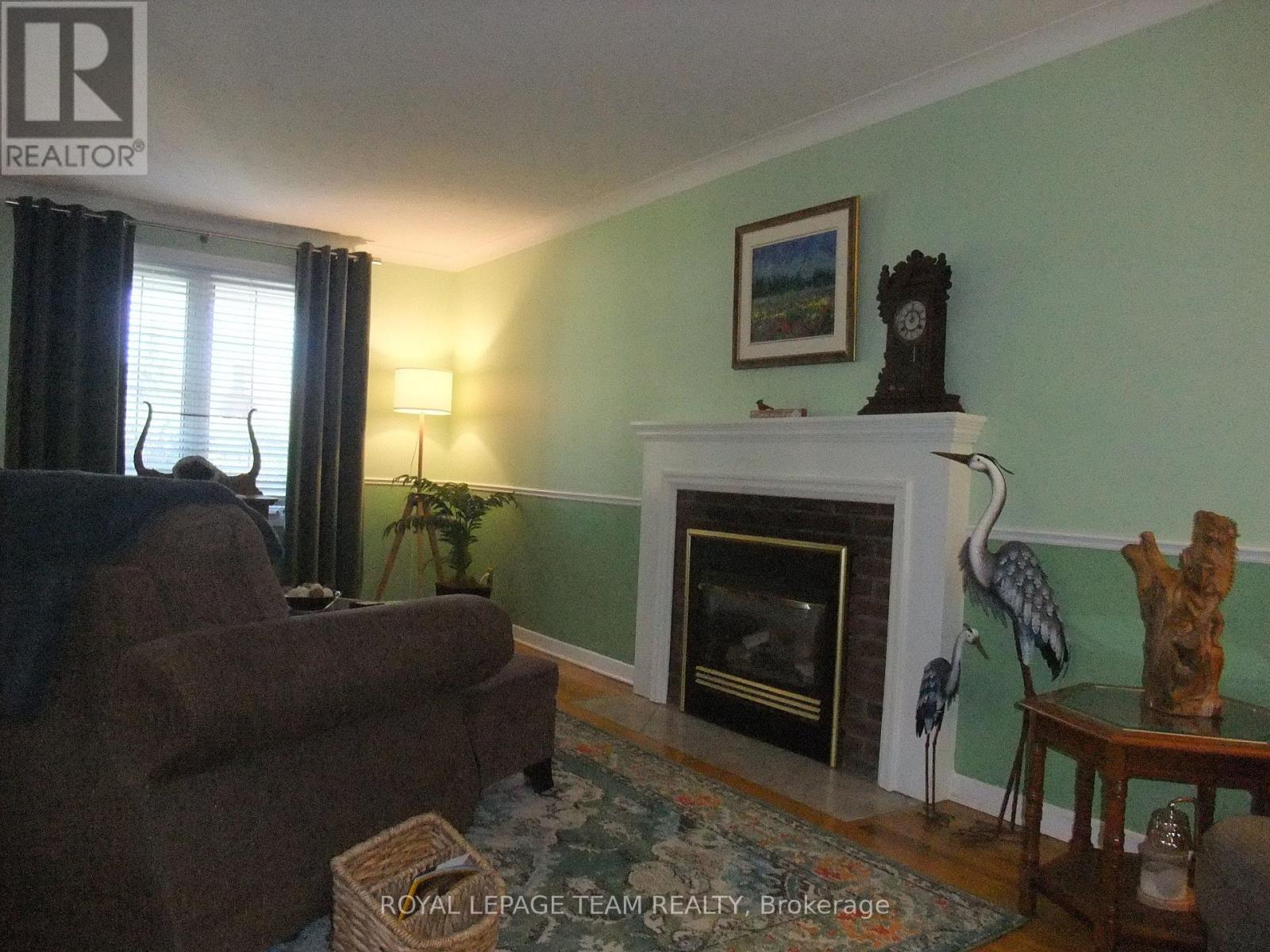 4 Bed, 3 Bath House for Sale in Arnprior – 32 GARY CRESCENT, Arnprior – MLS# X13641312 - Image 4
