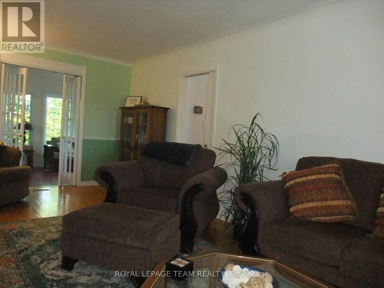 4 Bed, 3 Bath House for Sale in Arnprior – 32 GARY CRESCENT, Arnprior – MLS# X13641312 - Image 6