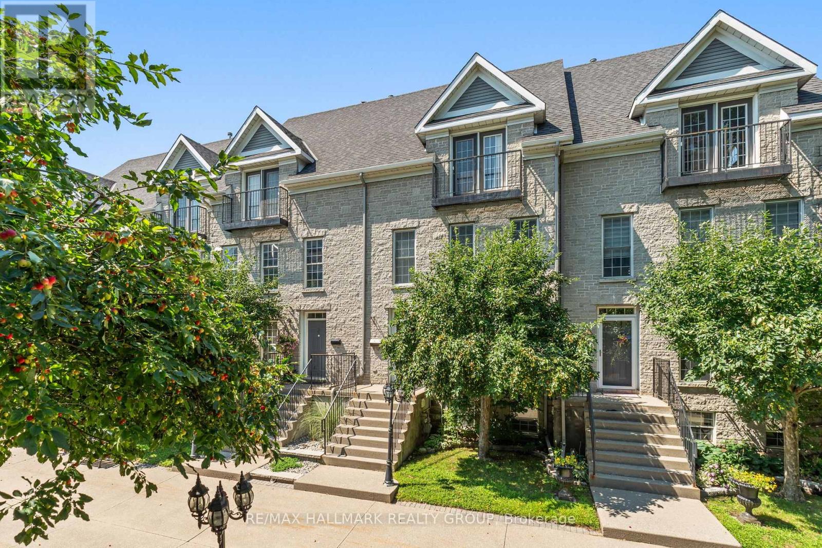 4 SHERMAN LANE - 2