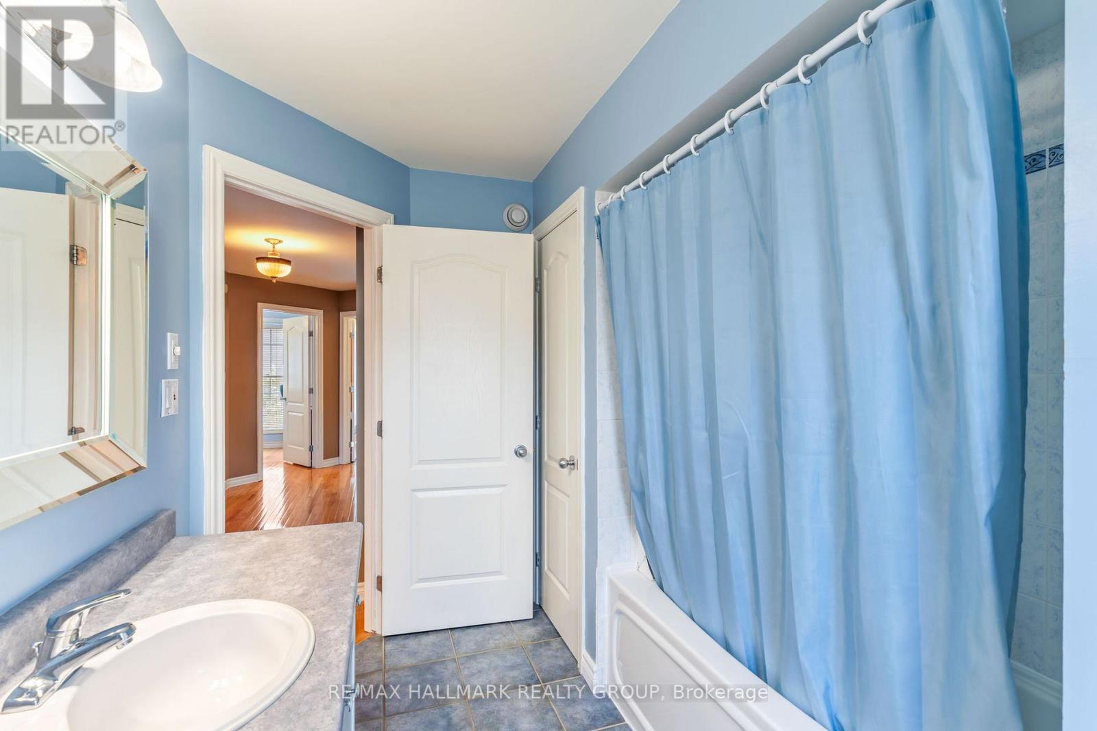 4 SHERMAN LANE - Image 24