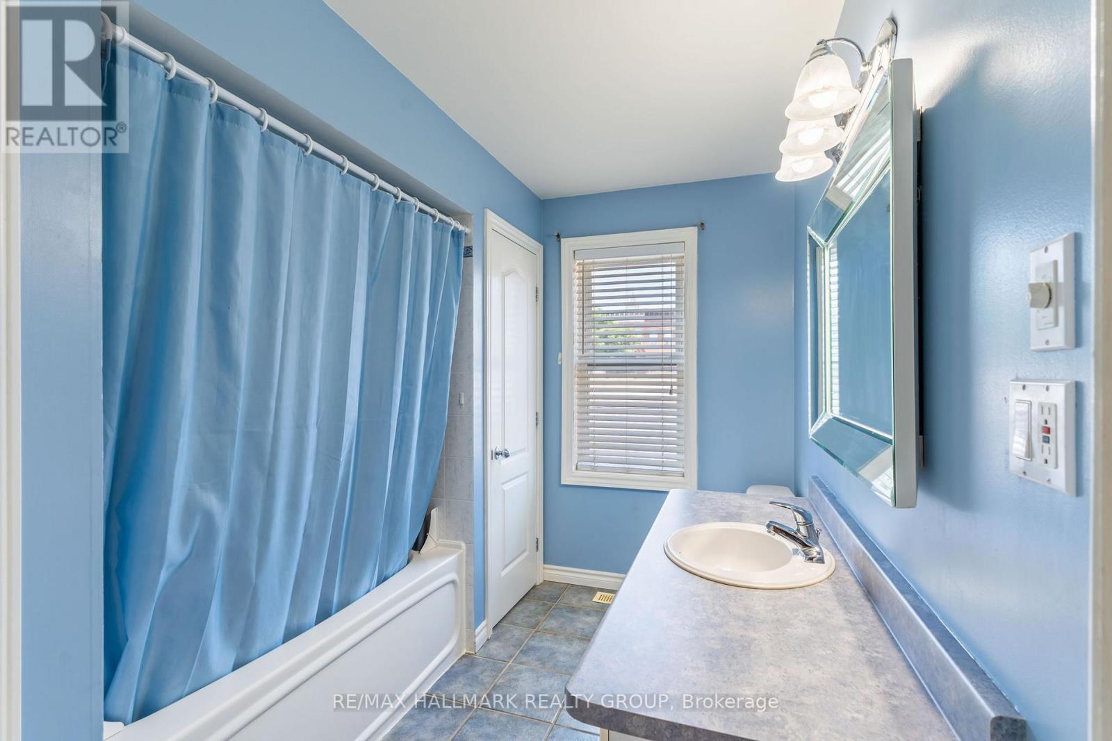 4 SHERMAN LANE - Image 25