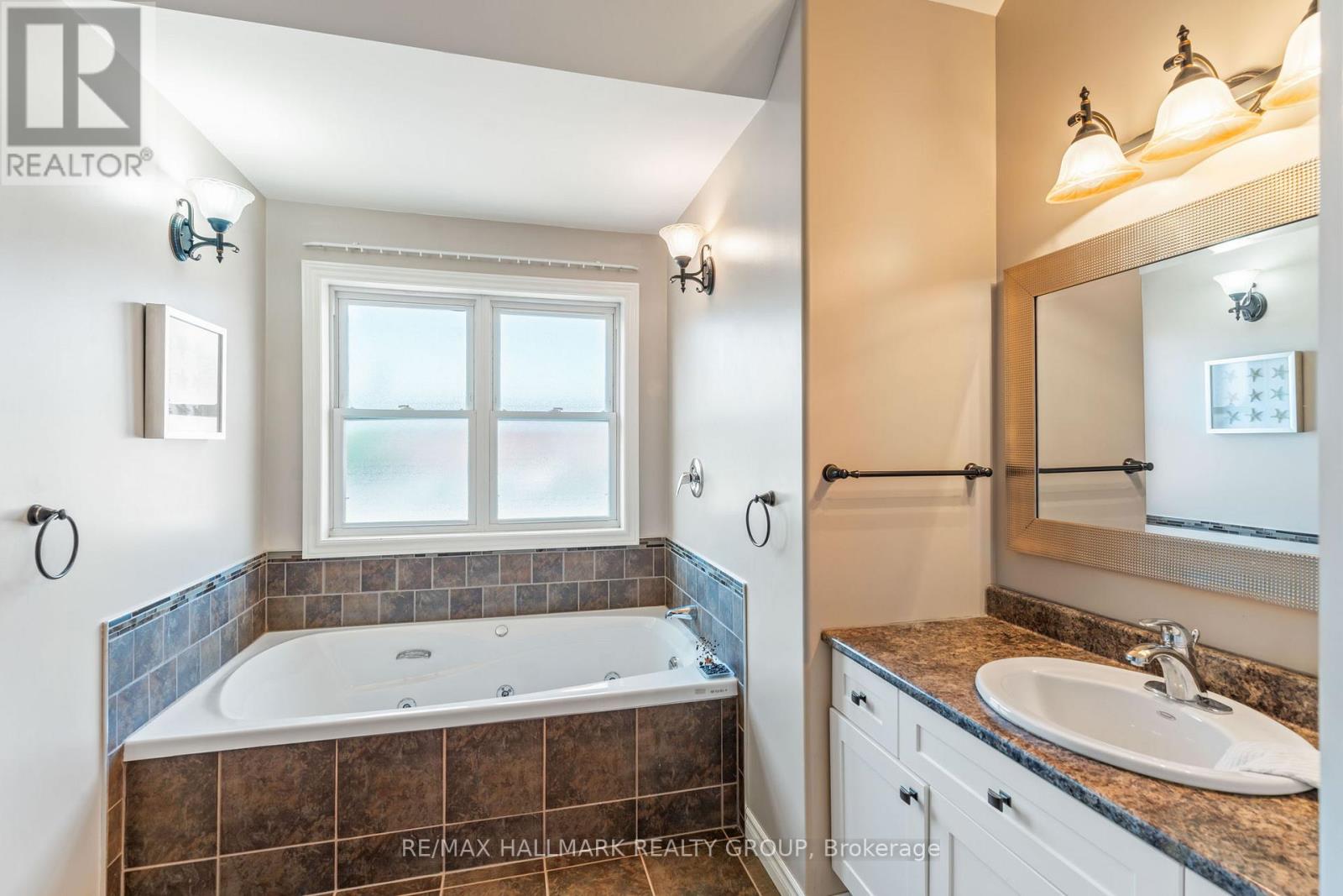 4 SHERMAN LANE - Image 30