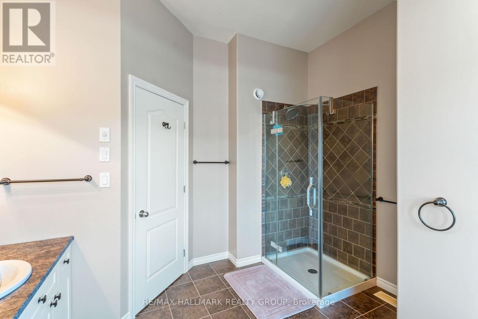 4 SHERMAN LANE - Image 31
