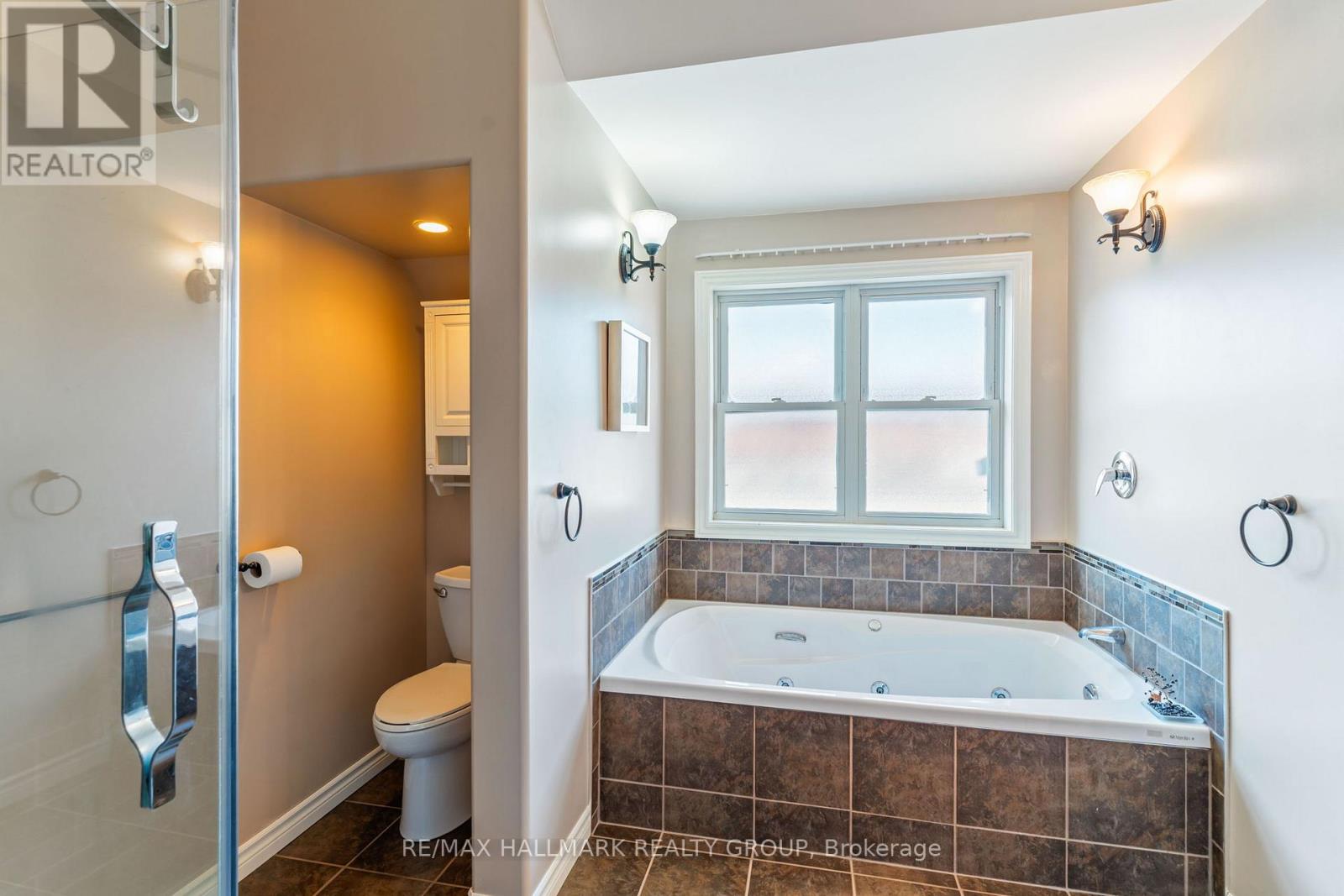 4 SHERMAN LANE - Image 32