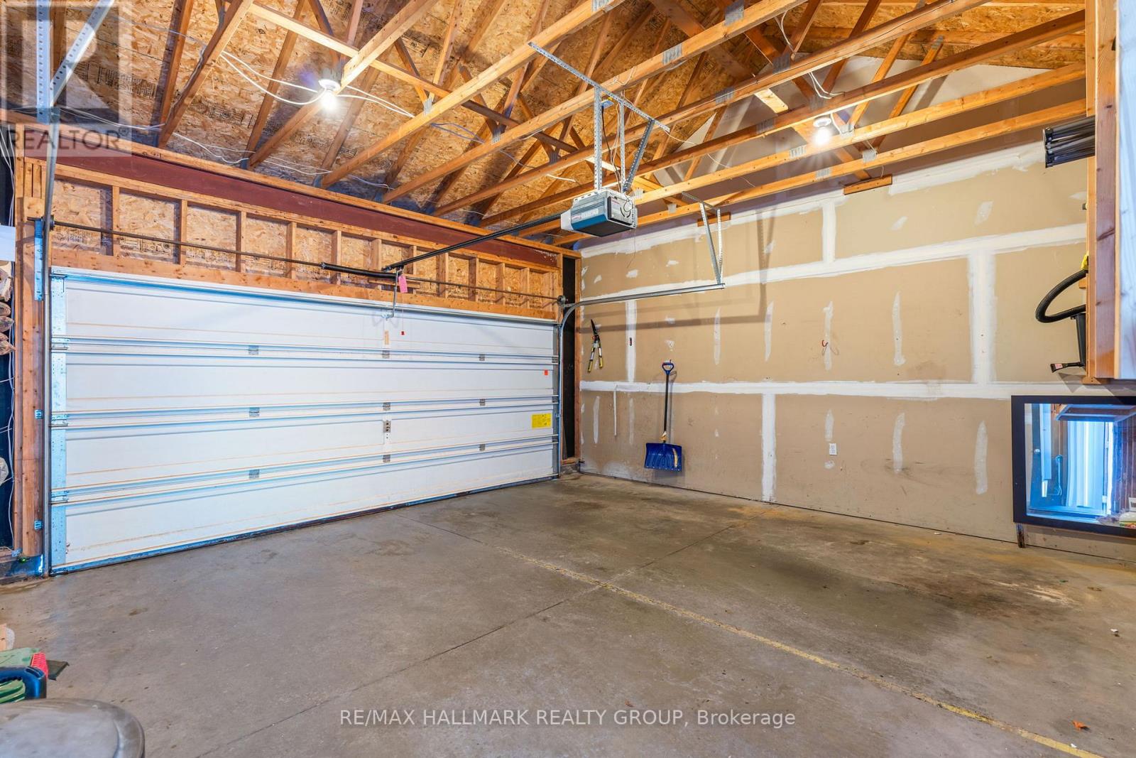 4 SHERMAN LANE - Image 38