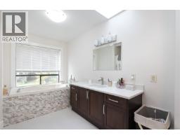 7318 Veyaness Rd, Central Saanich, BC V8M1M3 Photo 23