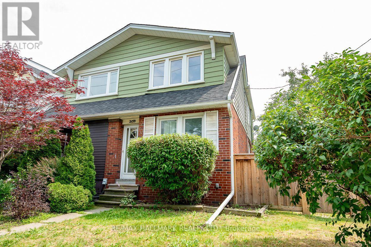 Photo of 2159 Gerrard Street