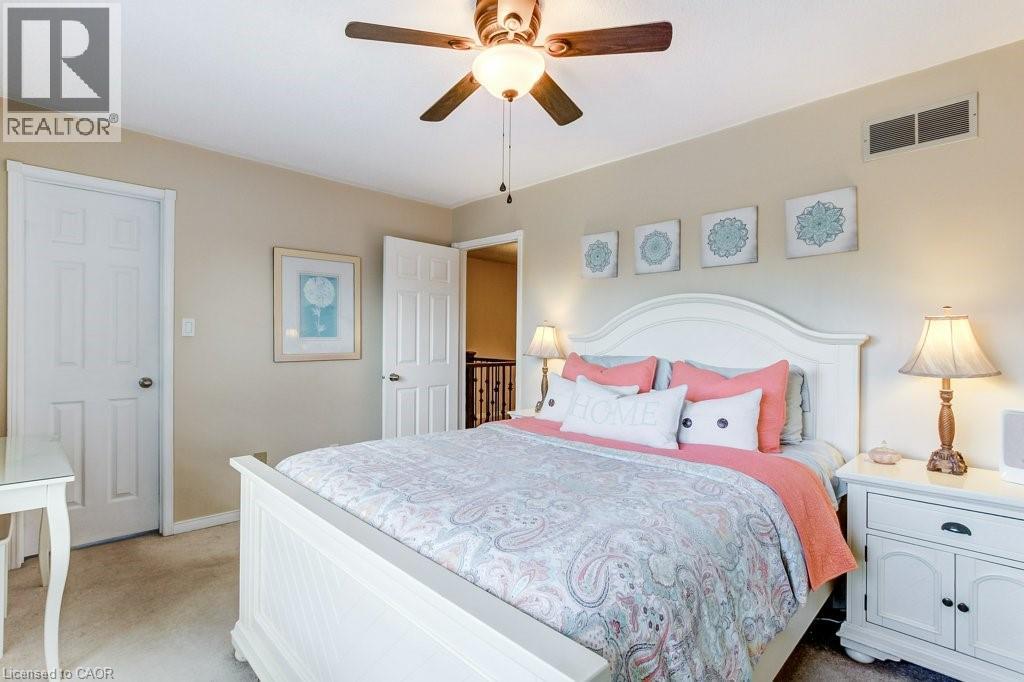 4 EDGEWATER Drive - 25