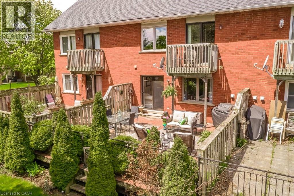 4 EDGEWATER Drive - 40