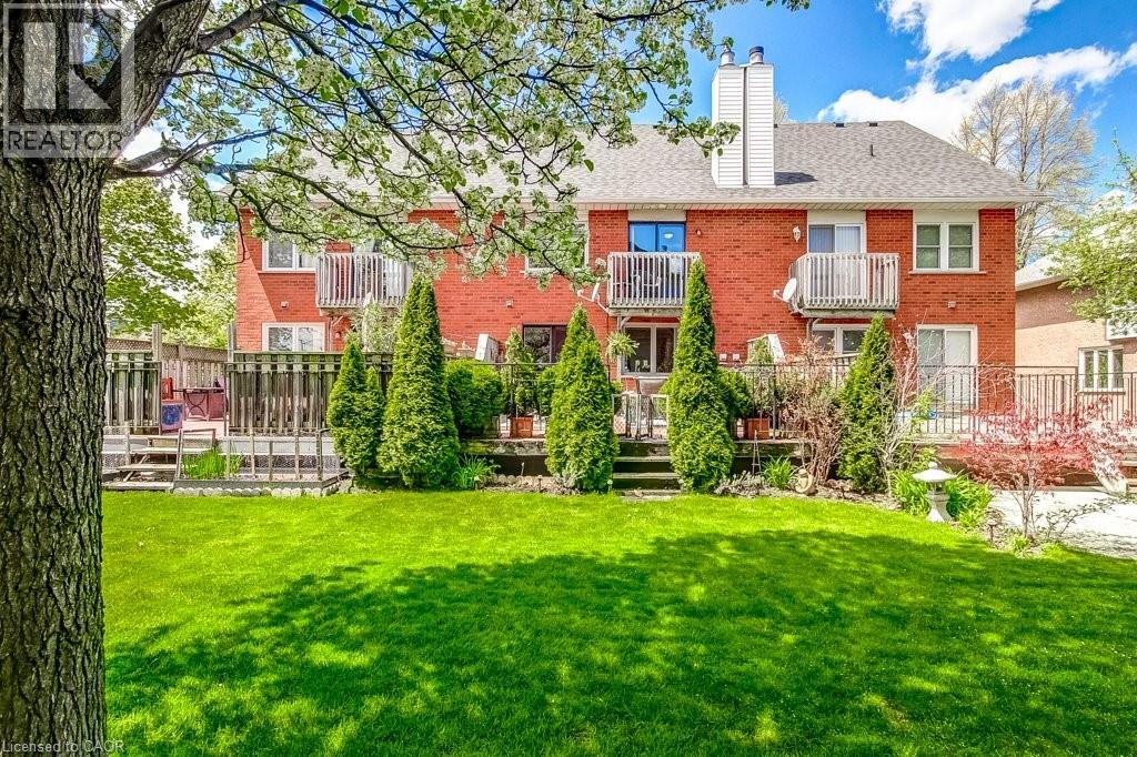 4 EDGEWATER Drive - 43