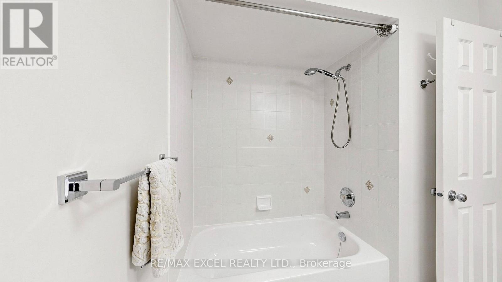 29 BENTWOOD CRESCENT - 34