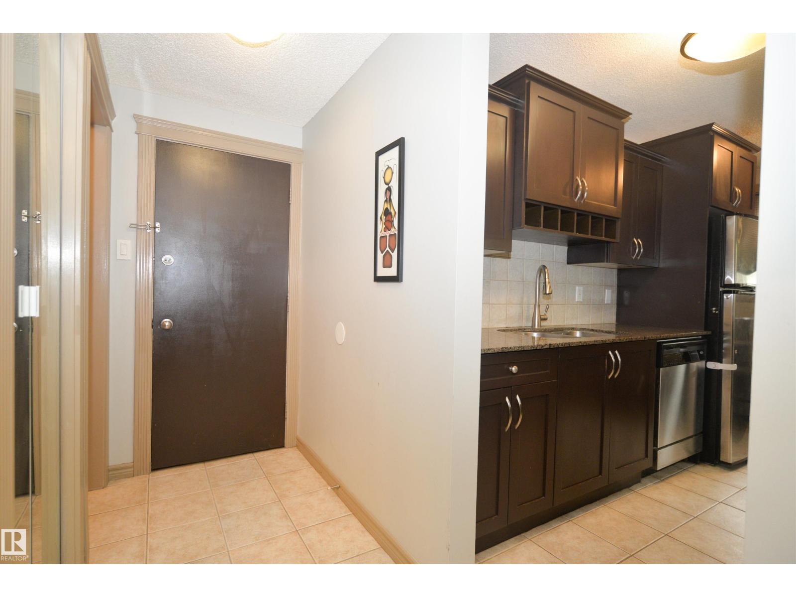 #1 10710 84 AV NW - Image 16