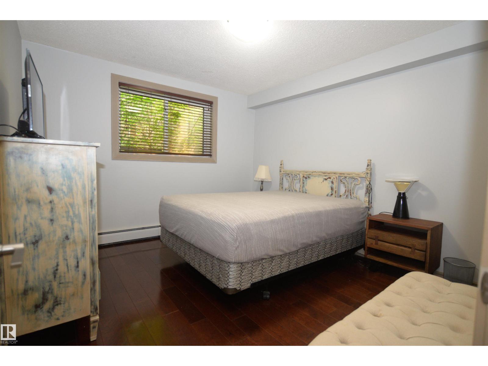#1 10710 84 AV NW - 17