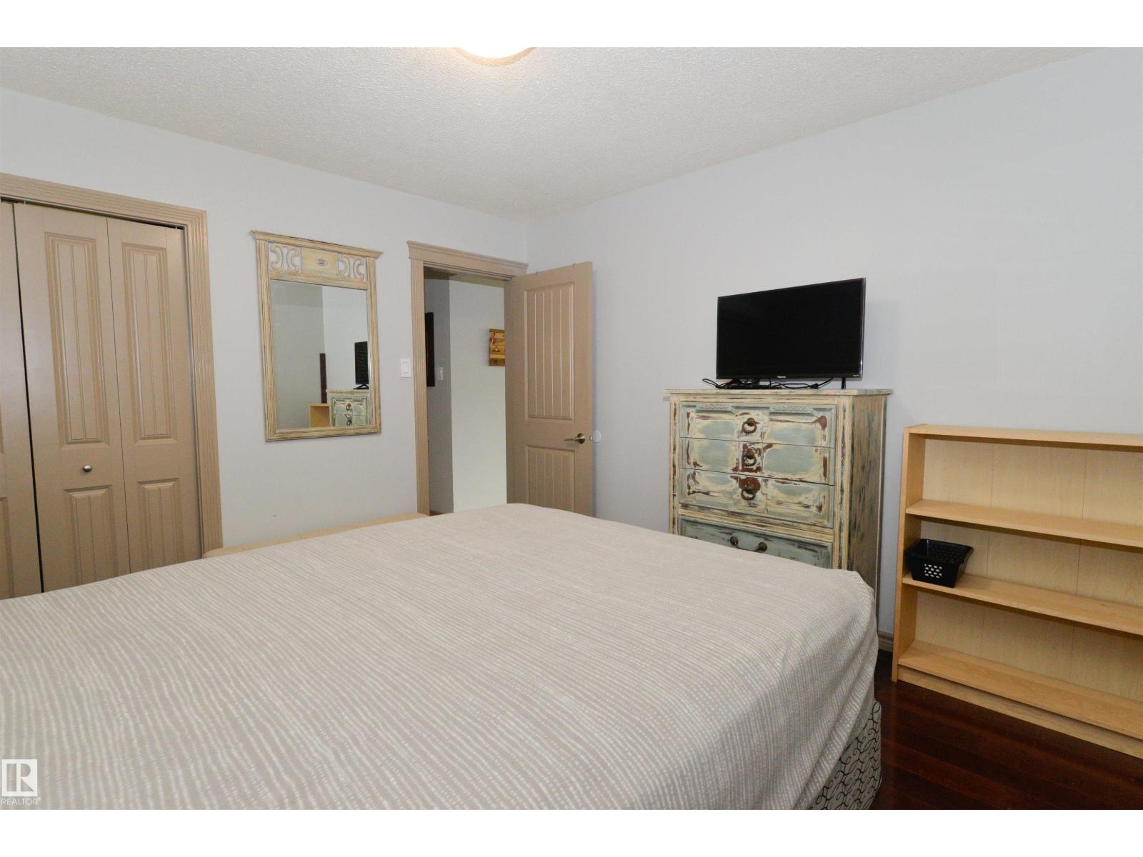 #1 10710 84 AV NW - 19