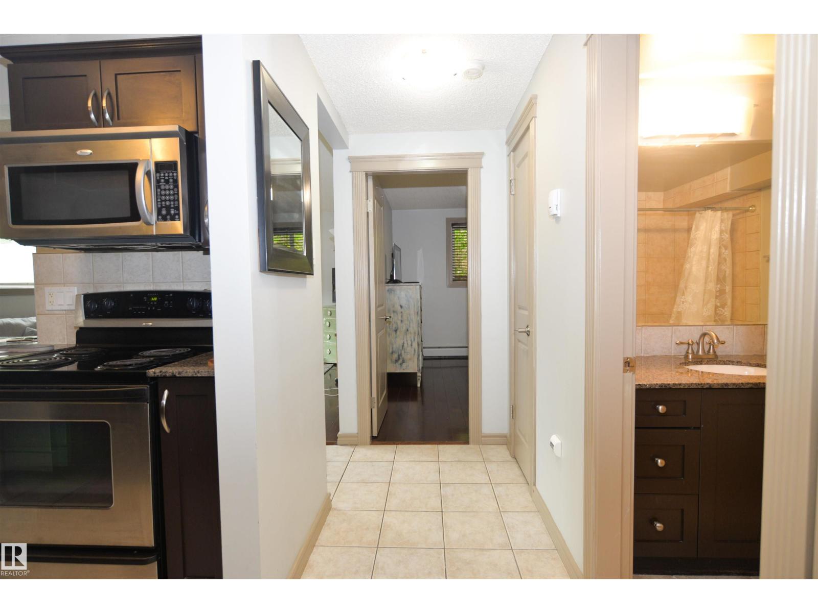 #1 10710 84 AV NW - Image 15