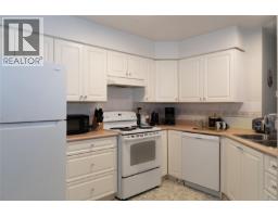 Kitchen - 203a 3000 Oak St, Chemainus, BC V0R1K1 Photo 6