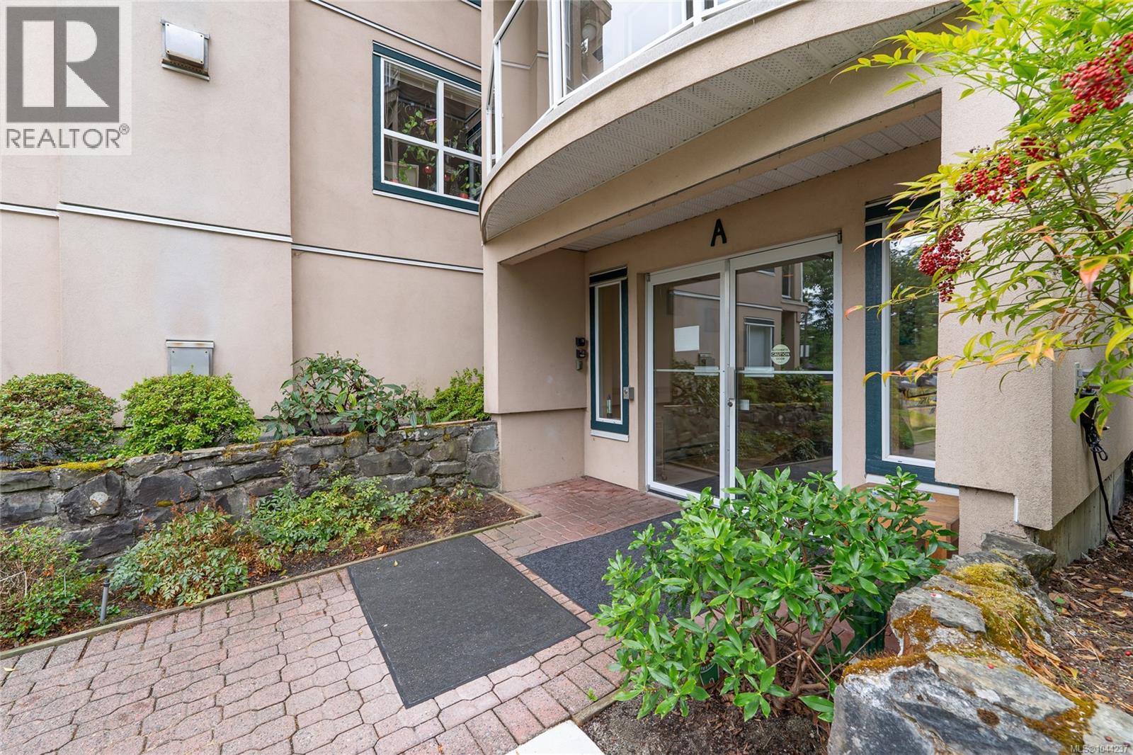 #203A 3000 Oak St - Image 4
