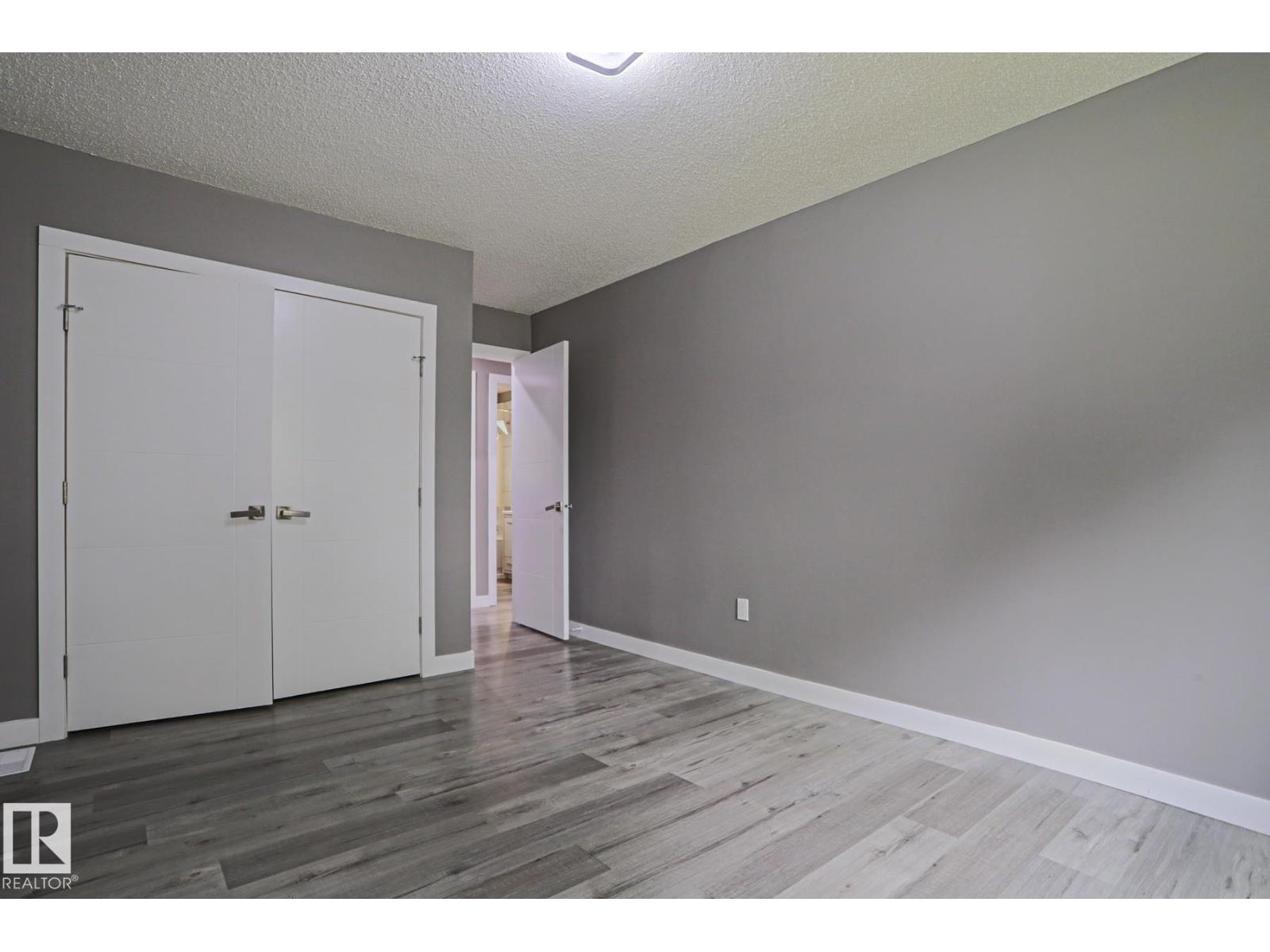 11211 104 ST NW - 23